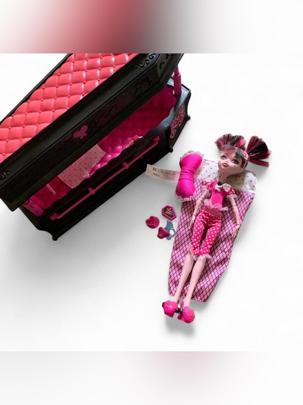 monster high draculaura dead tired doll + jewellery box bed